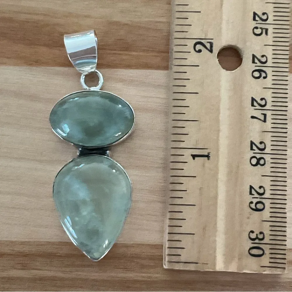 Solid 925 Sterling Silver Prehnite Pendant - Picture 4 of 5